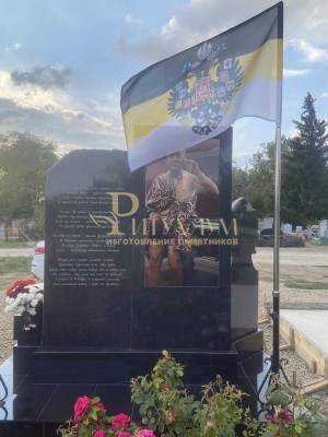 Памятник военному двойной со сколом и фотокерамикой — ritualum.ru Памятник военному двойной со сколом и фотокерамикой — ritualum.ru